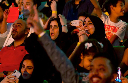 Suudi Arabistan'da bir ilk! Kadınların güreşi ağızları açık bıraktı