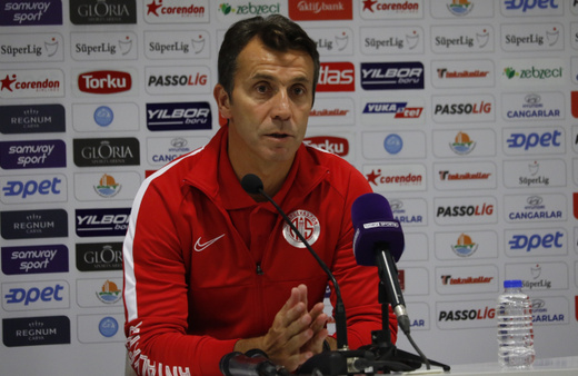 Antalyaspor teknik direktörü Bülent Korkmaz, görevinden ayrıldı