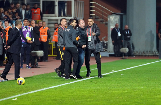 Yeni Malatyaspor Teknik Direktörü Sergen Yalçın 5 saniyede kızardı