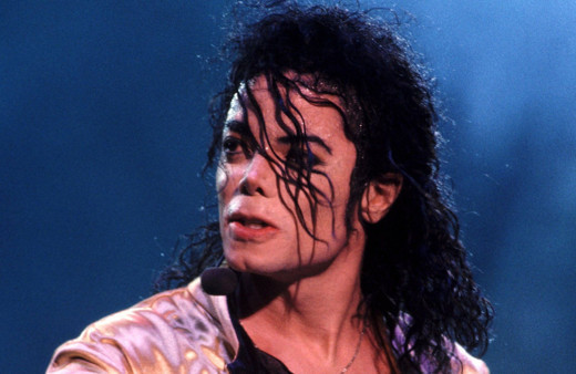 Çocuklara cinsel tacizle suçlanan Michael Jackson yaşıyor mu? Bu görüntüler dünyayı karıştırdı!