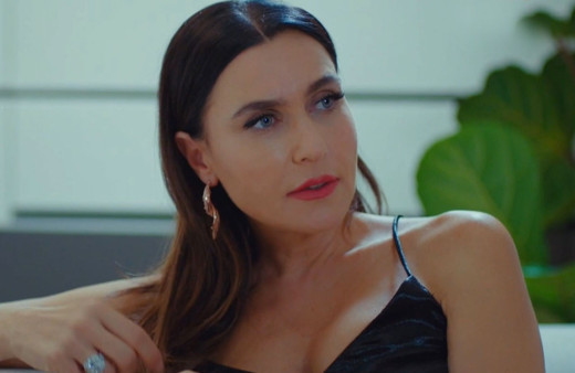 Şevval Sam yatakta cesur pozuyla sosyal medyayı salladı