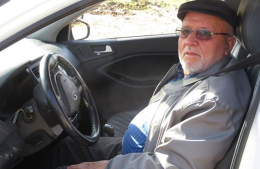 Afyonkarahisar'da yüreği güzel bir insan! Felçli eşi için 74 yaşında ehliyet aldı