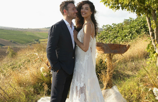 Azra Akın bebeği Demir'in ilk adımlarını paylaştı Keşan'lı Atakan Koru ile evli