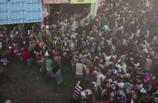 Hindular gübre savaşı yaptılar