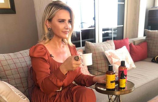 Aslı Şen tesettüre girip Umre'ye gitti tepki gösterenlere yanıtı olay oldu