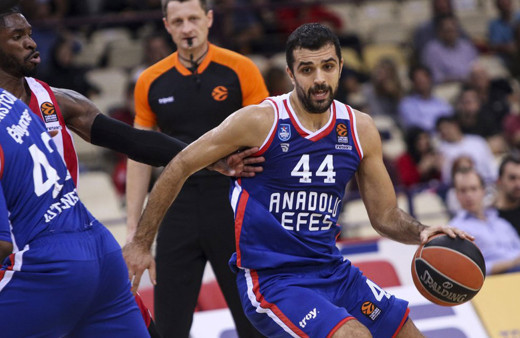 Anadolu Efes Olympiakos’u ezdi geçti