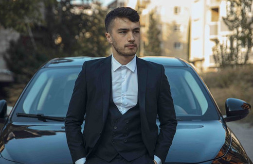 Çukur'un Akın'ı Burak Dakak yakayı ele verdi sevgilisi ile ilk kez görüntülendi