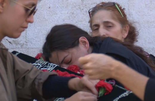 Ünlü yazarın kocası adliyede intihar etmişti! Toprağa verildi