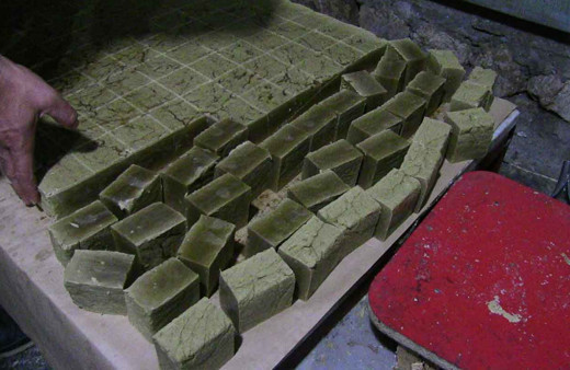 İşte büyük rağbet gören defne sabununun yapım aşamaları