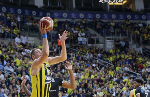 Fenerbahçe derbide Beşiktaş'ı devirdi