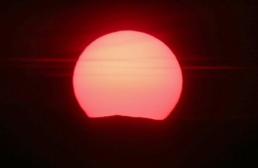 Merkür, Güneş ile Dünya arasından geçti