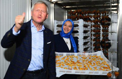 Belediyede memurken işten atılan başörtülü genç kadın patron oldu!