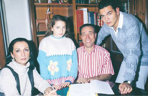 Güldür Güldür'ün sunucusu Ali Sunal'dan babası Kemal Sunal için duygusal paylaşım