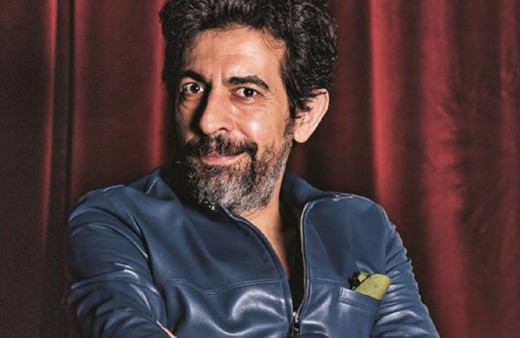 Okan Bayülgen kaç yaşında kaç kere evlendi ilk eşi kimdir?