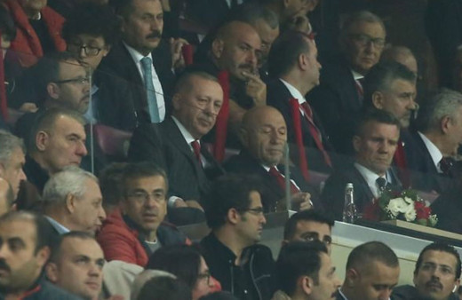 Cumhurbaşkanı Erdoğan, Milliler'i yalnız bırakmadı!