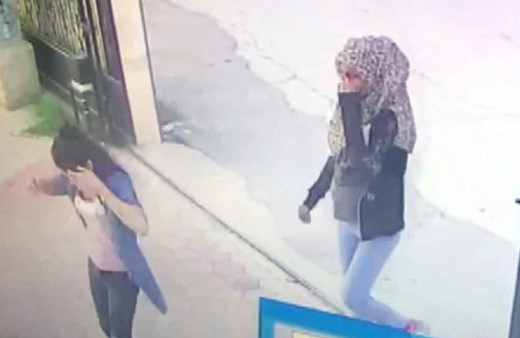 Dans ederek girdiler para ve altın çalıp kaçtılar