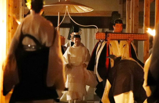 Japonya İmparatoru Naruhito tahta geçti güneş tanrıçasıyla cinsel ilişkiye girdi