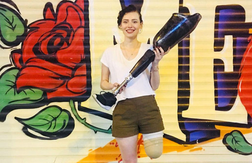 Neslican Tay'ın heykeli dikildi 4. kez yakalandığı kanseri yenememişti