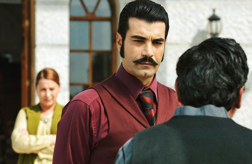 ATV Bir Zamanlar Çukurova'nın setinde kriz çıktı başrol oyuncusu çalışana saldırdı