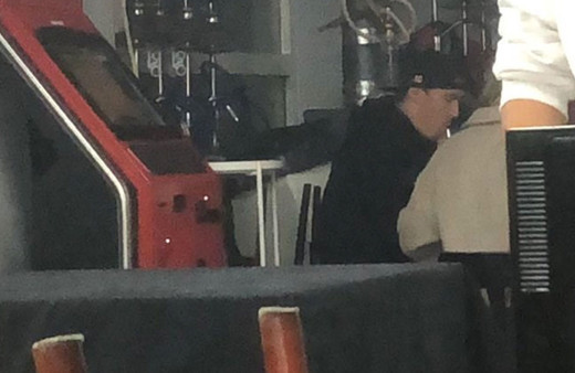 Max Kruse'nin nargile eşliğinde kumar oynadığı anlar olay oldu