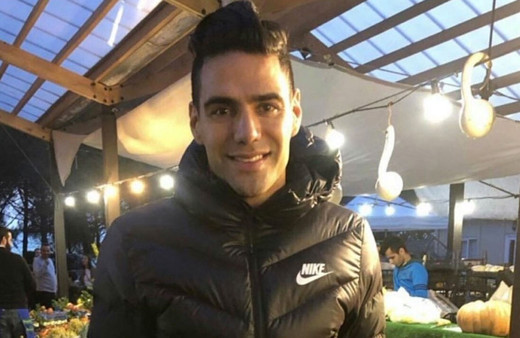 Radamel Falcao semt pazarında alışveriş yaptı