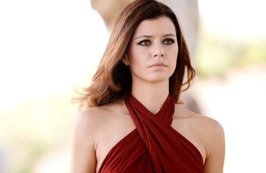 Beren Saat olay yarattı Atiye dizisinin fragmanı yayınlandı