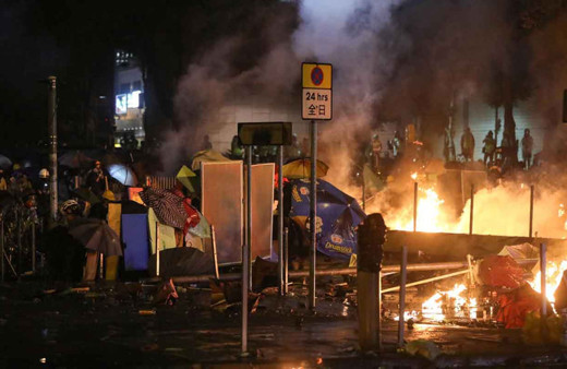 Hong Kong protestolarında tansiyon yükseliyor