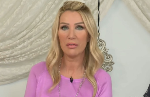 Seda Sayan göğüs dekoltesiyle olay yarattı Yemekteyiz'deki halinden eser yok