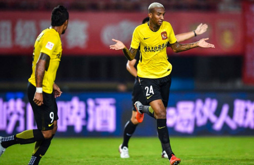 Talisca Fenerbahçe'ye gitmesine diye bakın ne yapıyorlar