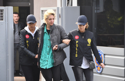 Başörtülü kadına saldıran kadının ifadesi çıldırttı! Kafam bozuktu 2 tokat attım