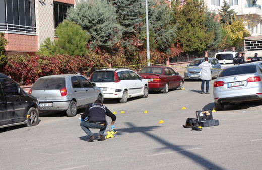 Batman'da adliye önünde silahlı kavga: Ölü ve yaralılar var