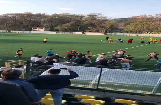 Beykoz'da amatör maçta tekme ve yumruklu kavga kamerada