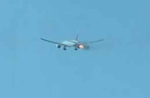 ABD'de 347 yolcuyu taşıyan uçağın motoru havadayken alev aldı