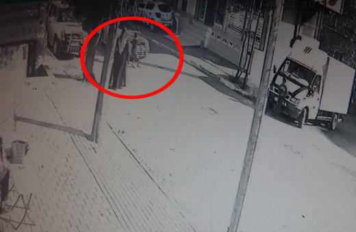 Pendik'te annesinin elinden tutmayıp yola fırlayan çocuk canından oluyordu