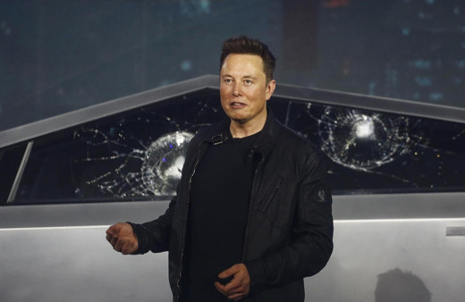 Elon Musk Cybertruck’ı tanıttı! Kırılmaz dediği cam kırılınca düzeltiriz deyip geçiştirdi