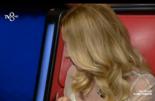 Hadise'nin aile derdi büyük O Ses Türkiye'de ağladı! Ablası ve annesiyle kavgası