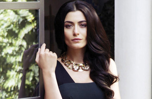 Deniz Çakır resmen yerden yere vurdu o ünlülere acımadı