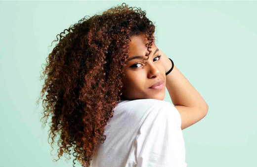 Kıvırcık saçlar evde nasıl boyanır?