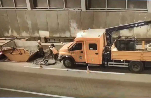 Rusya'da vinç işçileri ezdi