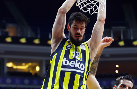 Fenerbahçe Beko'da Kalinic'in burnunda kırık tespit edildi