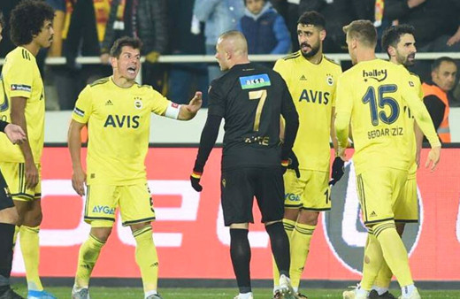 Emre Belözoğlu'ndan Gökhan Töre'ye: Bırakın gelsin bırakın!