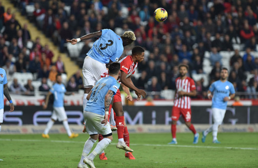 Antalya'da gülen yok