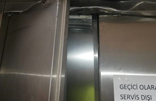 Metrobüs durağında 'şaşırtan asansör'e İBB'den açıklama