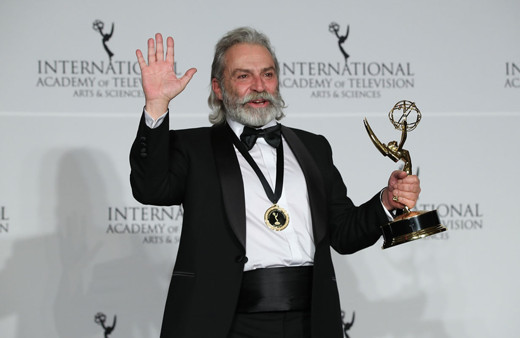 Haluk Bilginer 47. Uluslararası Emmy Ödülleri'nde "en iyi erkek oyuncu" seçildi