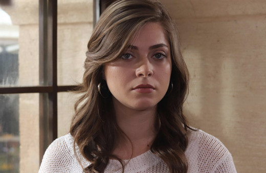 Hercai'nin sinsi Yaren'inden bikinili yazlık pozlar! İlay Erkök'ün havuz başı halleri