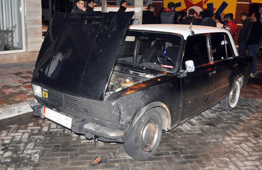 Borçlu olduğu kişinin 3 aracını ateşe verdi