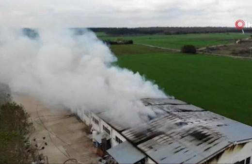 Çatalca’da cam baskı fabrikasında yangın