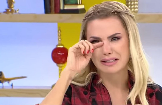 Ece Erken gözyaşlarına boğuldu Söylemezsem Olmaz programında duygusal anlar