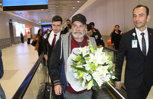 Emmy Ödülleri'nde "En İyi Erkek Oyuncu" ödülünü alan Haluk Bilginer İstanbul’a geldi