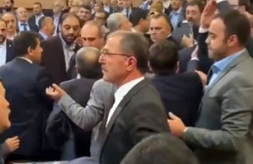 İBB Meclisi'nde 'Lan' kavgası! Ortalık karıştı